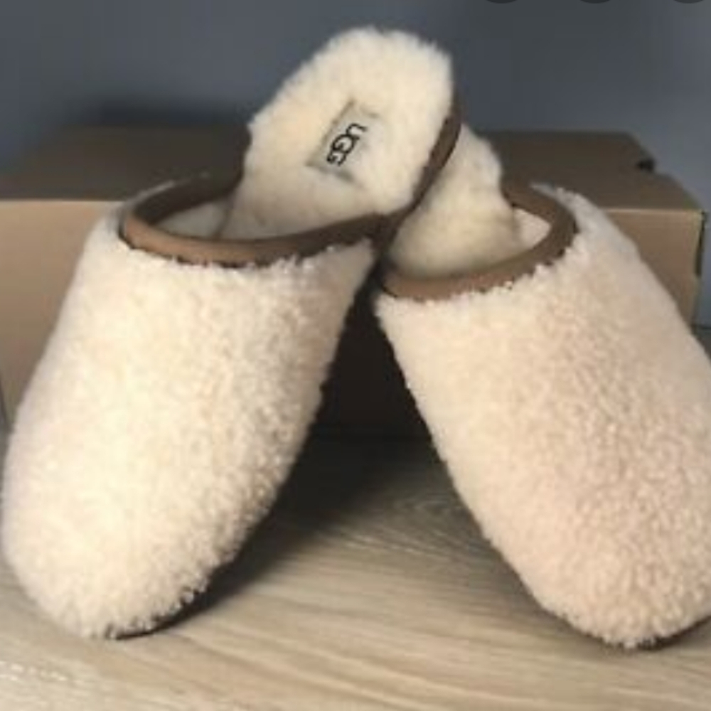 SUPER CUTE & COMFY Uggs Pearle Curly Cue Slippers